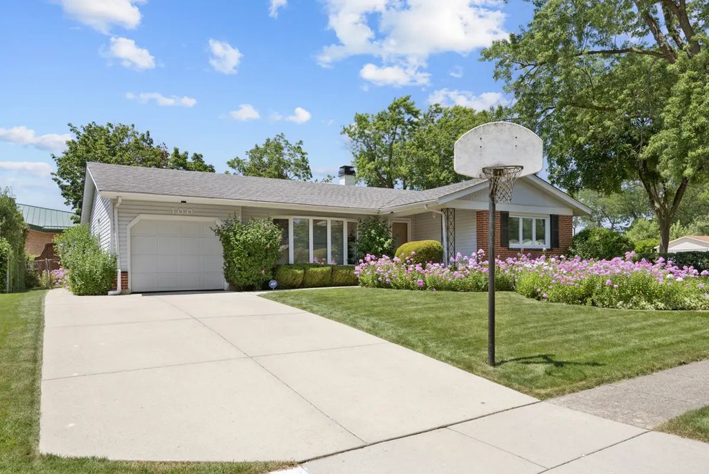 100 Woodcrest Lane, Elk Grove Village