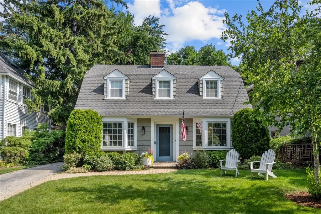 919 Oak Street, Winnetka