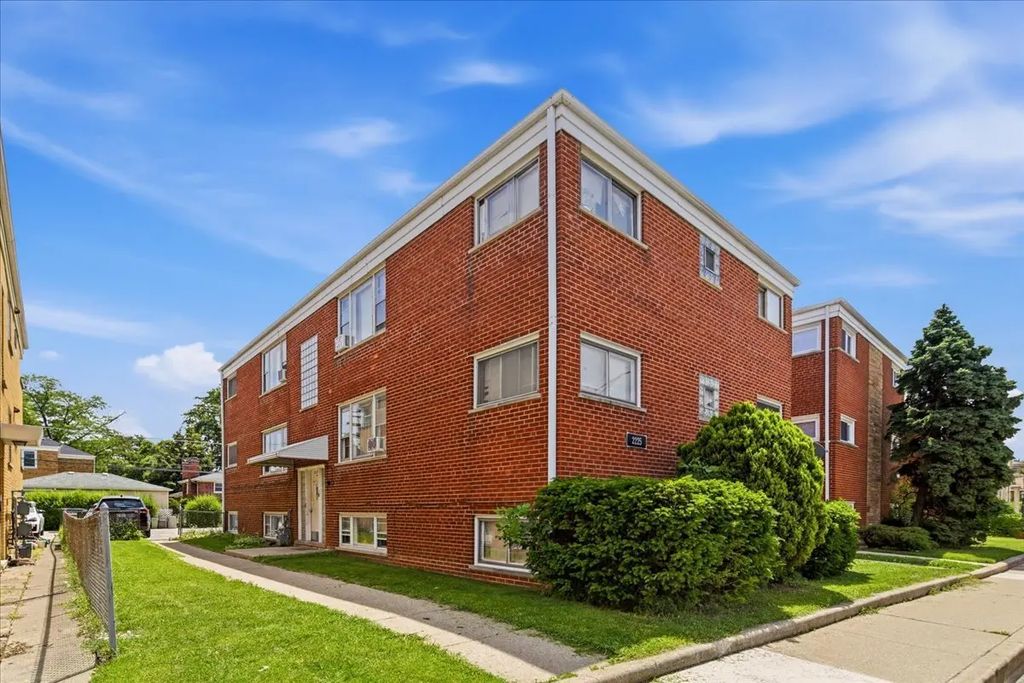2225 S 17th Avenue, North Riverside