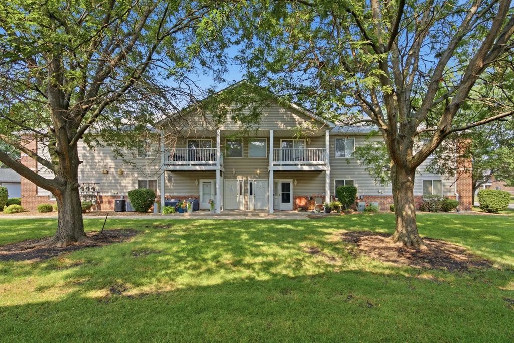1361 Rock Run Drive F, Crest Hill