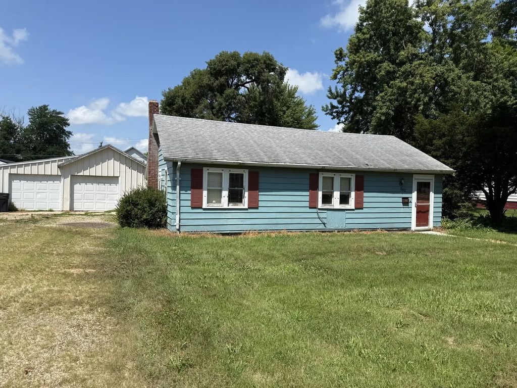 332 N Jones Avenue, Amboy