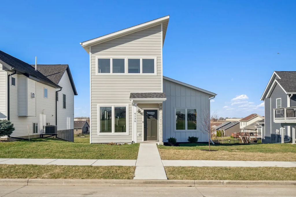 6136 Mississippi Avenue, Davenport