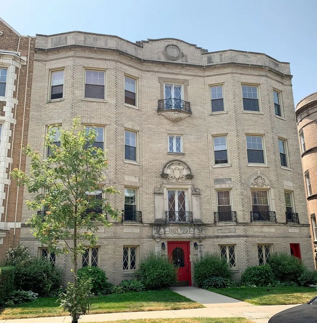 1055 W North Shore Avenue 1w, Chicago