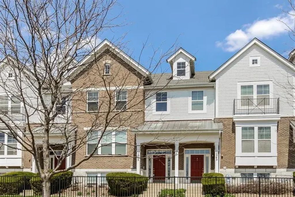 1245 Tuscany Drive, Streamwood