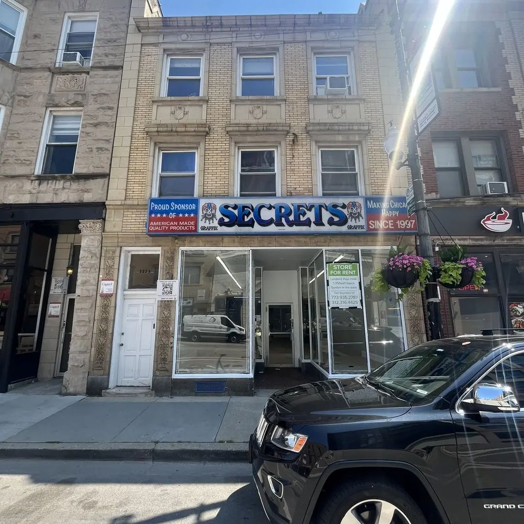 3229 N Clark Street Store, Chicago