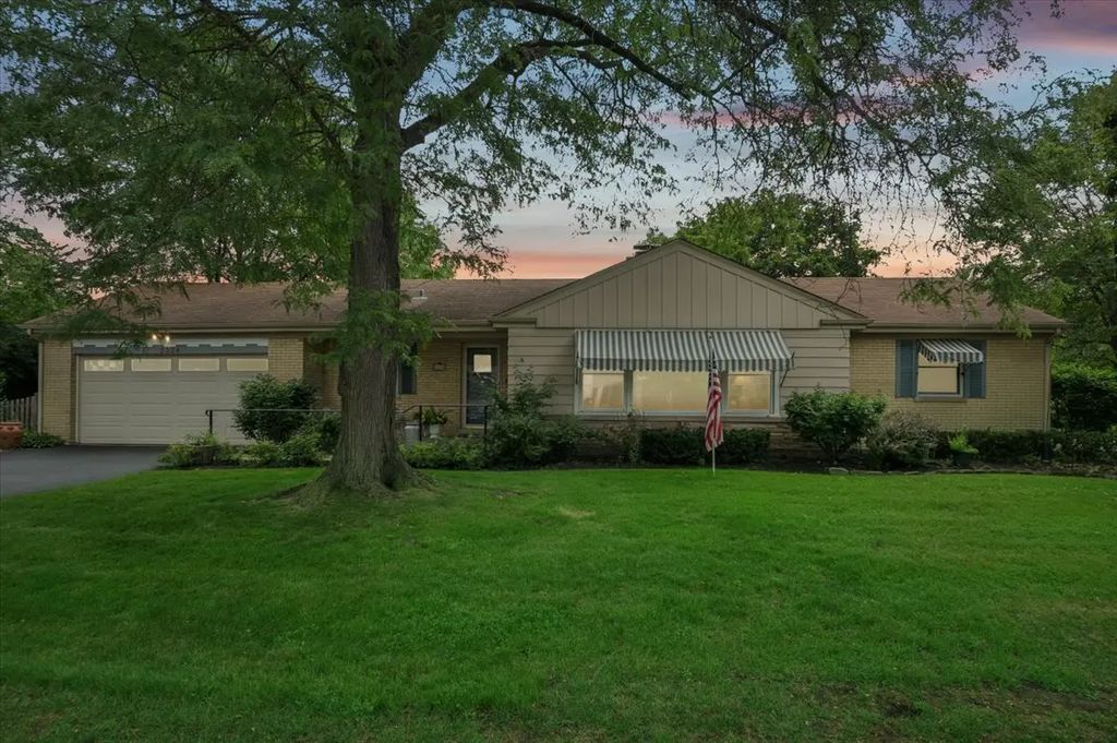 2324 Sumac Circle, Glenview