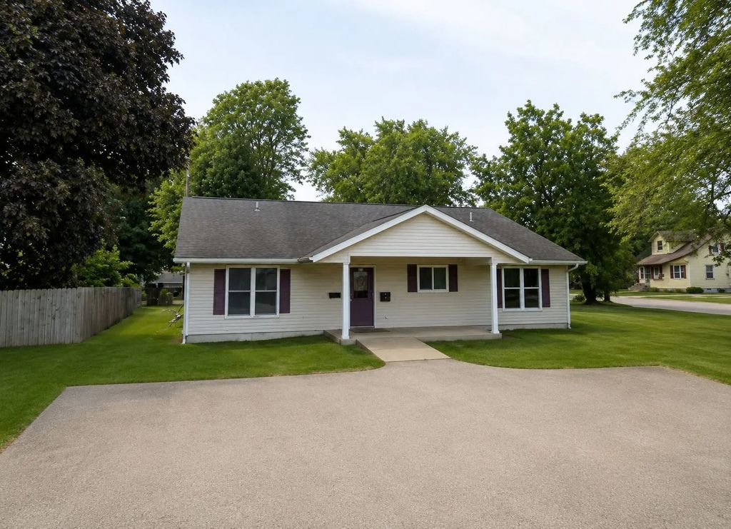 7 Arcade Court, Freeport