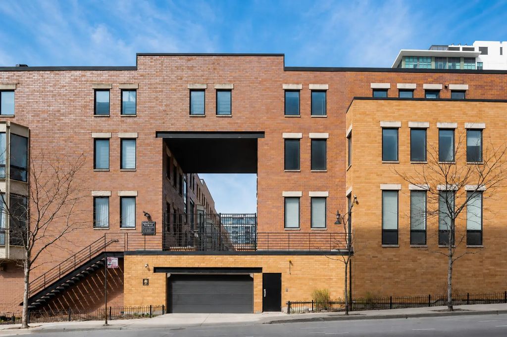 310 N Des Plaines Street A, Chicago