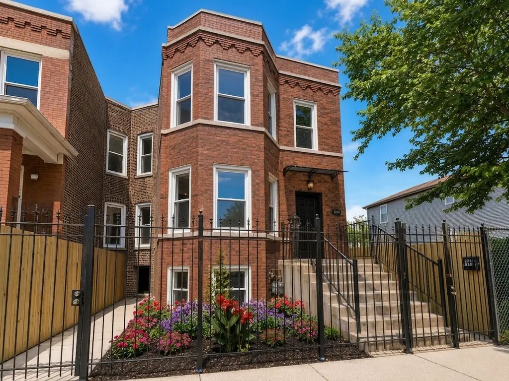 1040 N Lawndale Avenue, Chicago