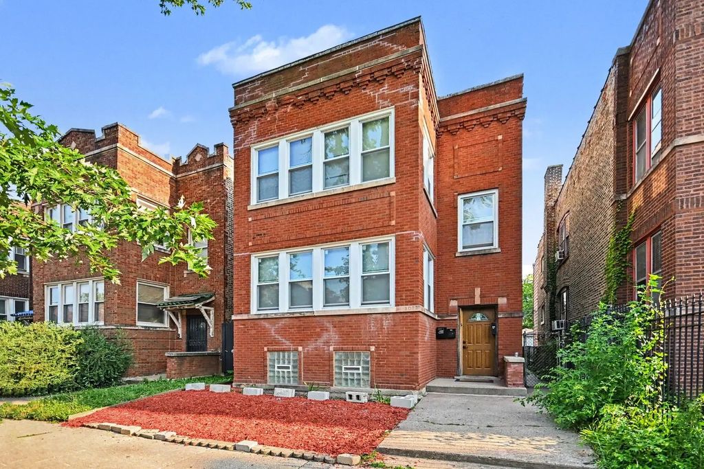 5028 W Adams Street, Chicago
