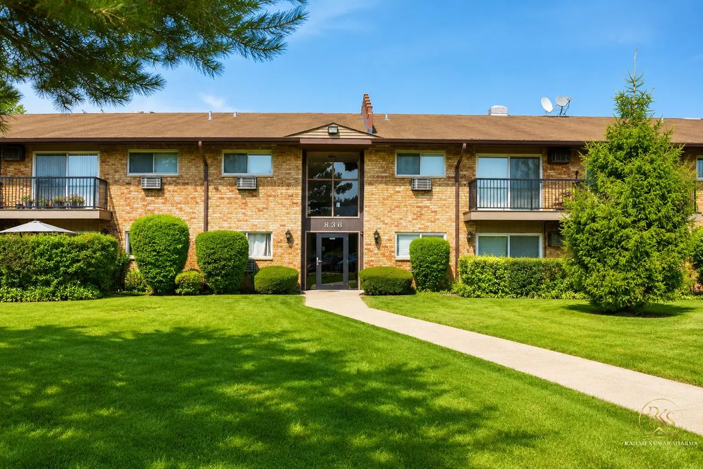 836 E Old Willow Road 213, Prospect Heights