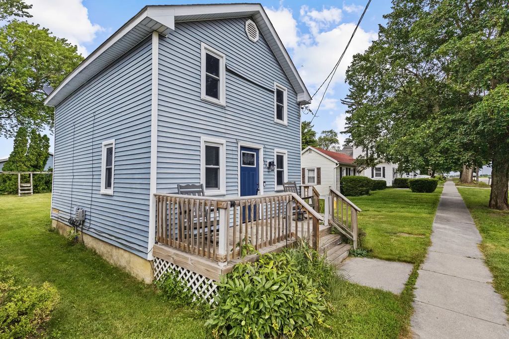207 E Taylor Street, Grant Park