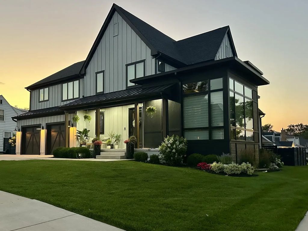 323 E 3rd Street, Elmhurst