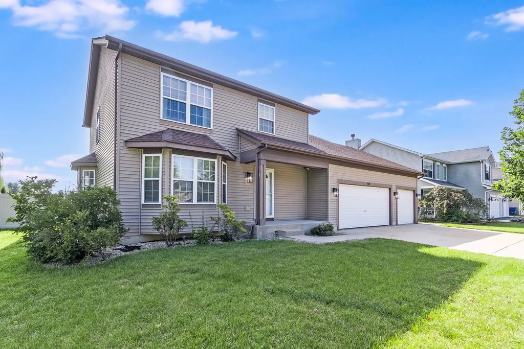 732 Oakwood Street, Minooka