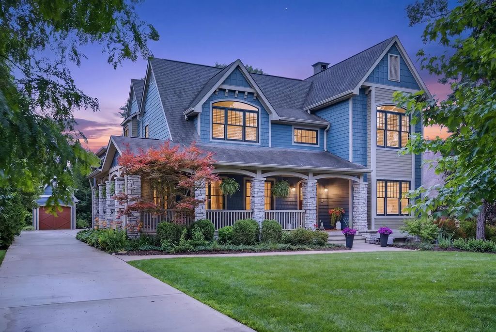6421 Bentley Avenue, Willowbrook