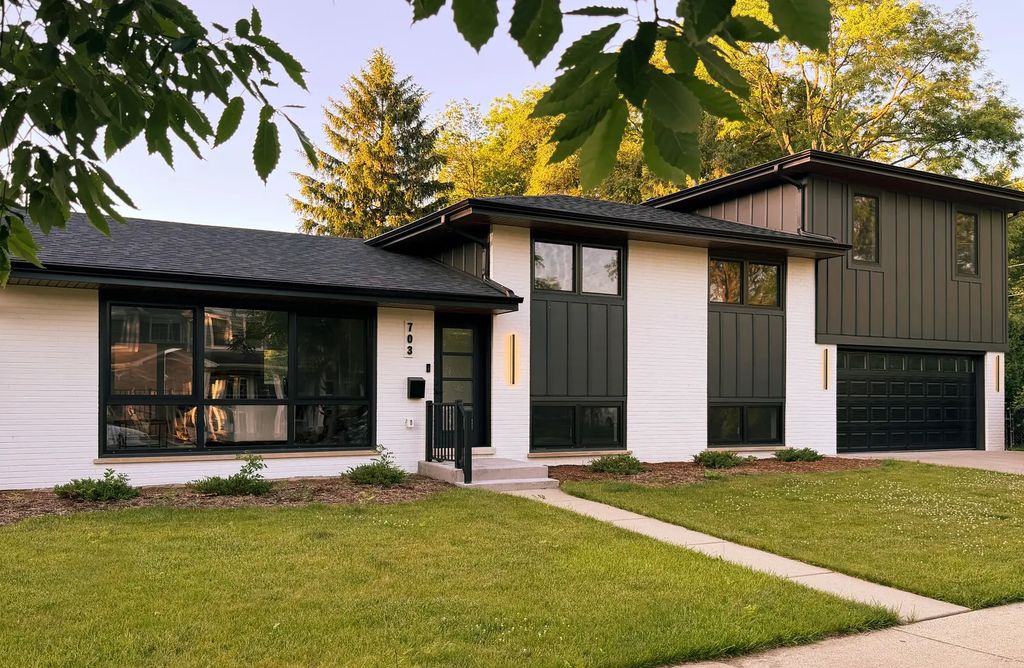703 N Gibbons Avenue, Arlington Heights