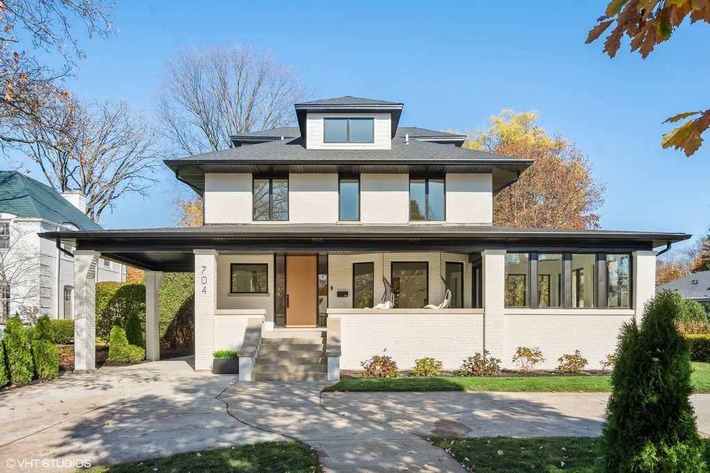 704 Sheridan Road, Wilmette