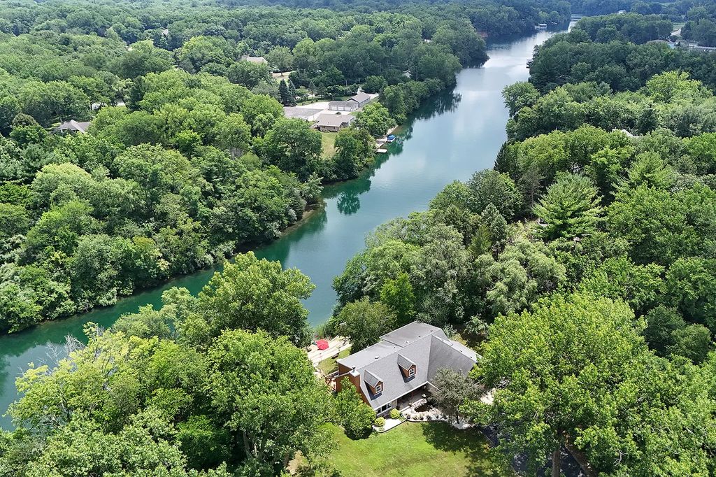 5205 Deerfield Drive, Morris