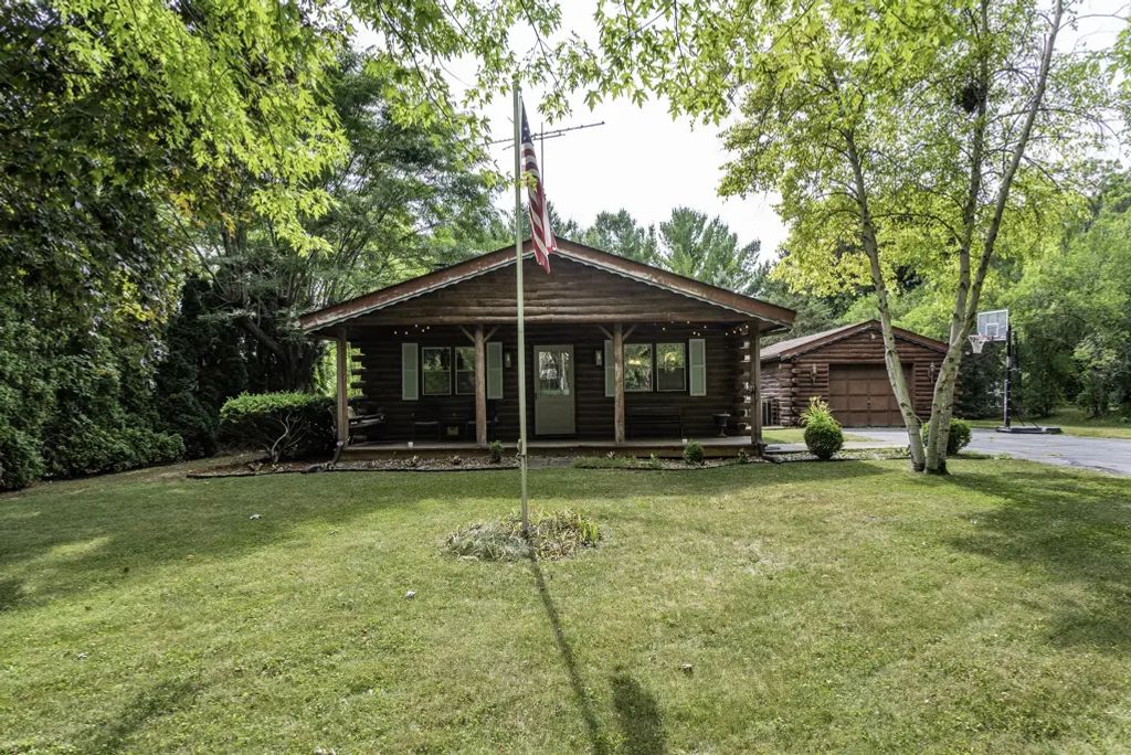 8214 203rd Avenue, Bristol