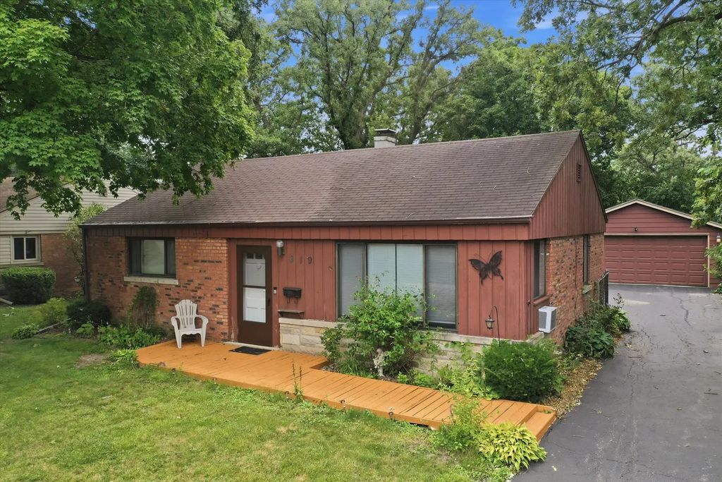 319 Oswego Street, Park Forest