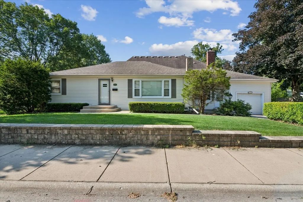 110 W 12th Avenue, Naperville