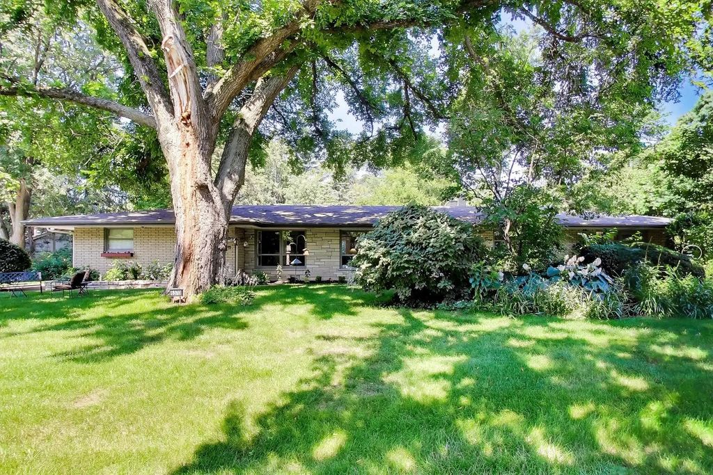 6370 Pontiac Drive, Indian Head Park