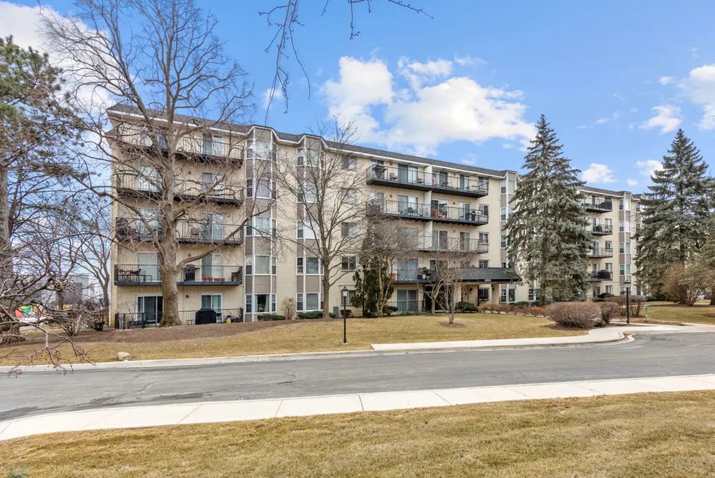 8620 Waukegan Road 405, Morton Grove