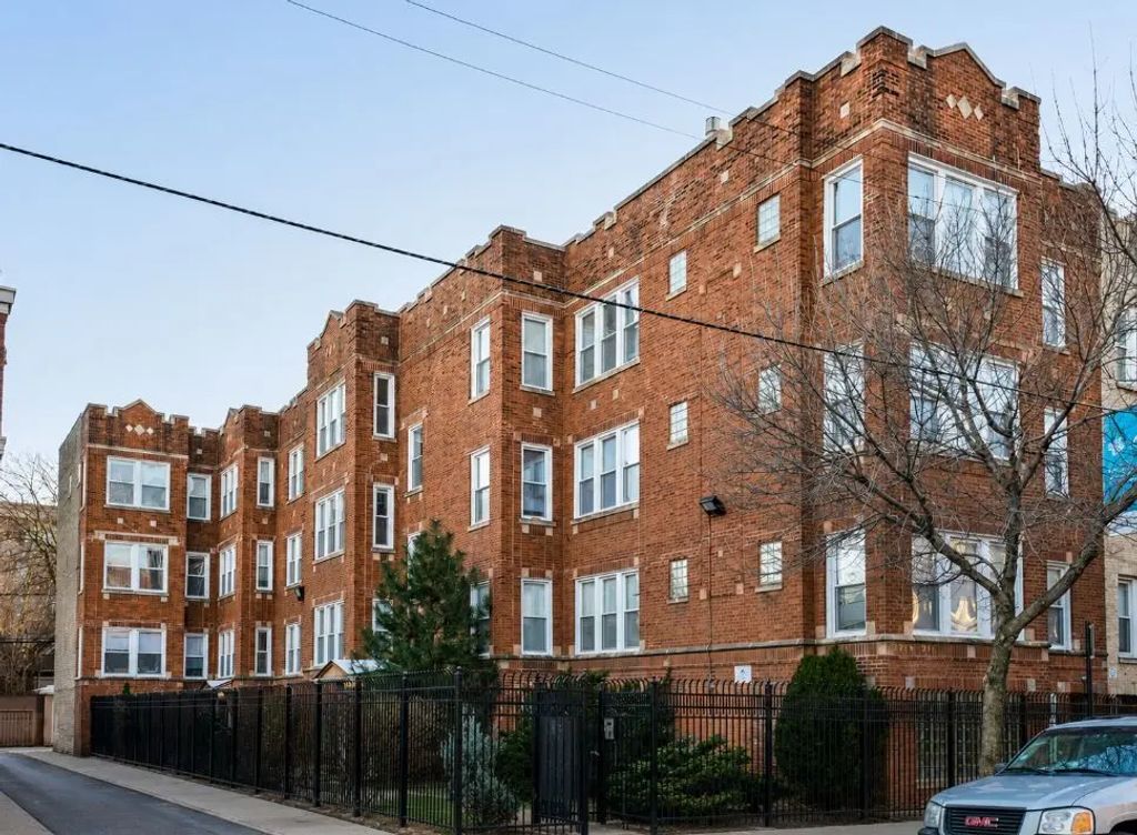 3221 W Division Street 1s, Chicago
