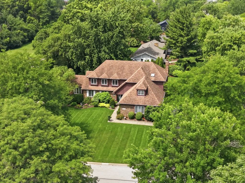 8100 Lake Ridge Drive, Burr Ridge