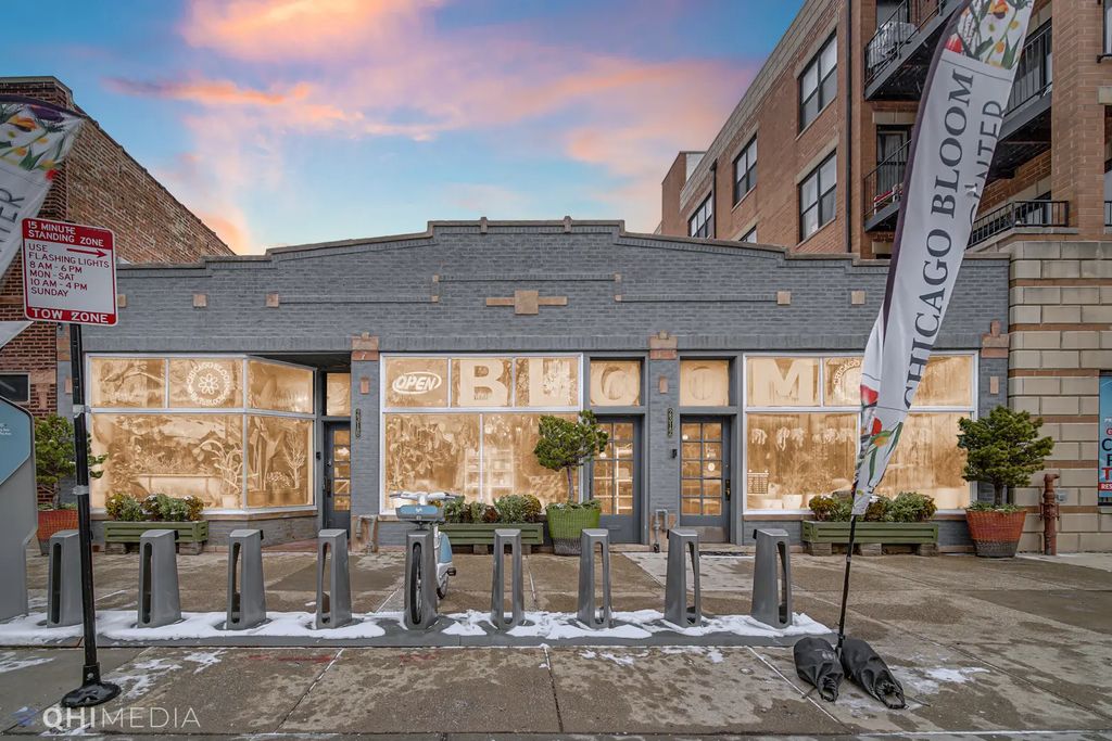 2312 W Touhy Avenue, Chicago, 60645