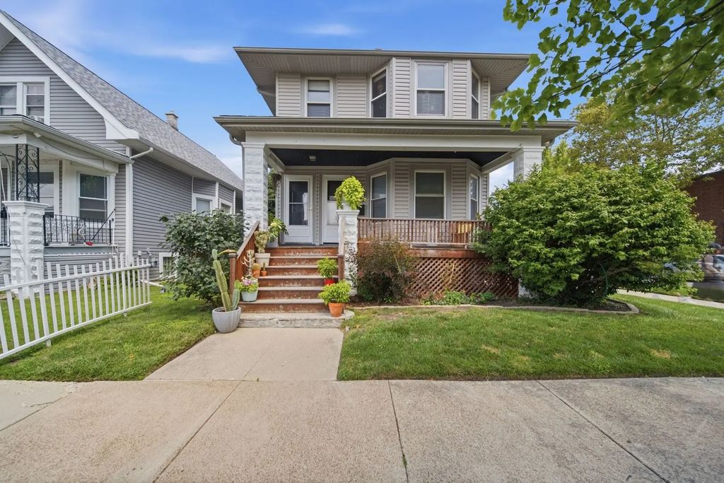 5802 W Grace Street, Chicago