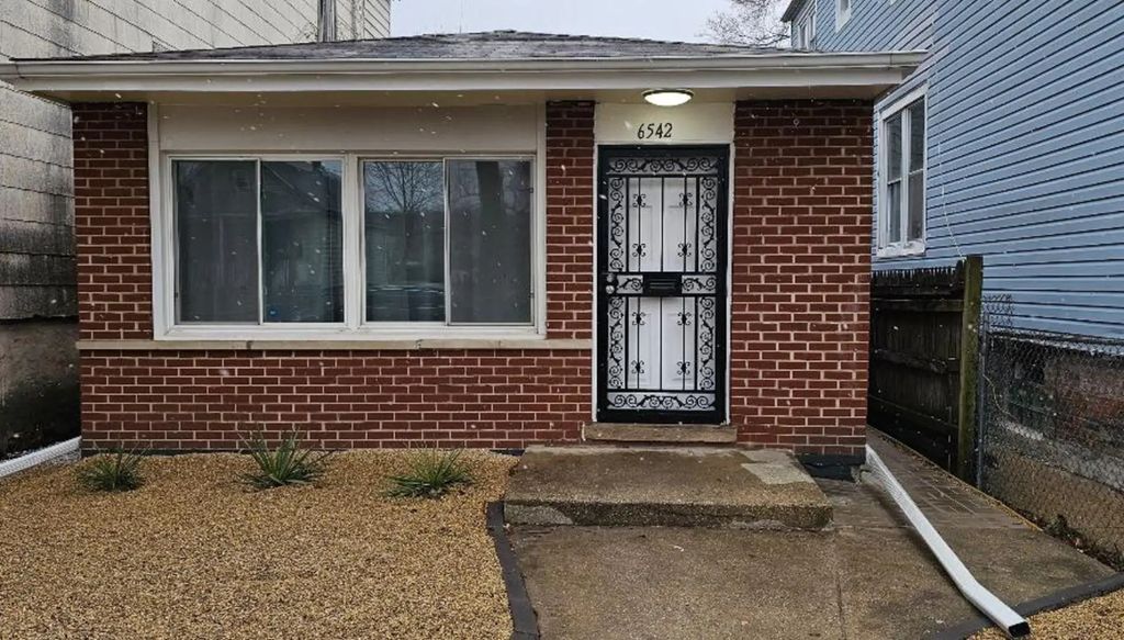 6542 S Carpenter Street, Chicago
