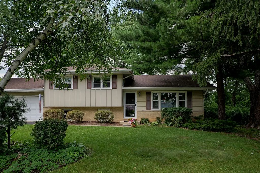 28w610 Lester Street, West Chicago