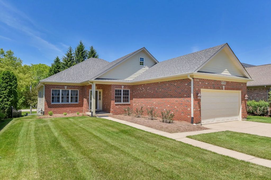 4n382 Mark Twain Street, St. Charles