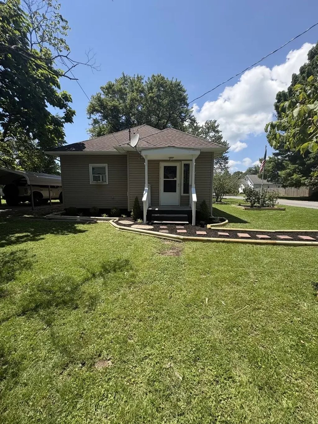 709 N Locust Street, Sesser