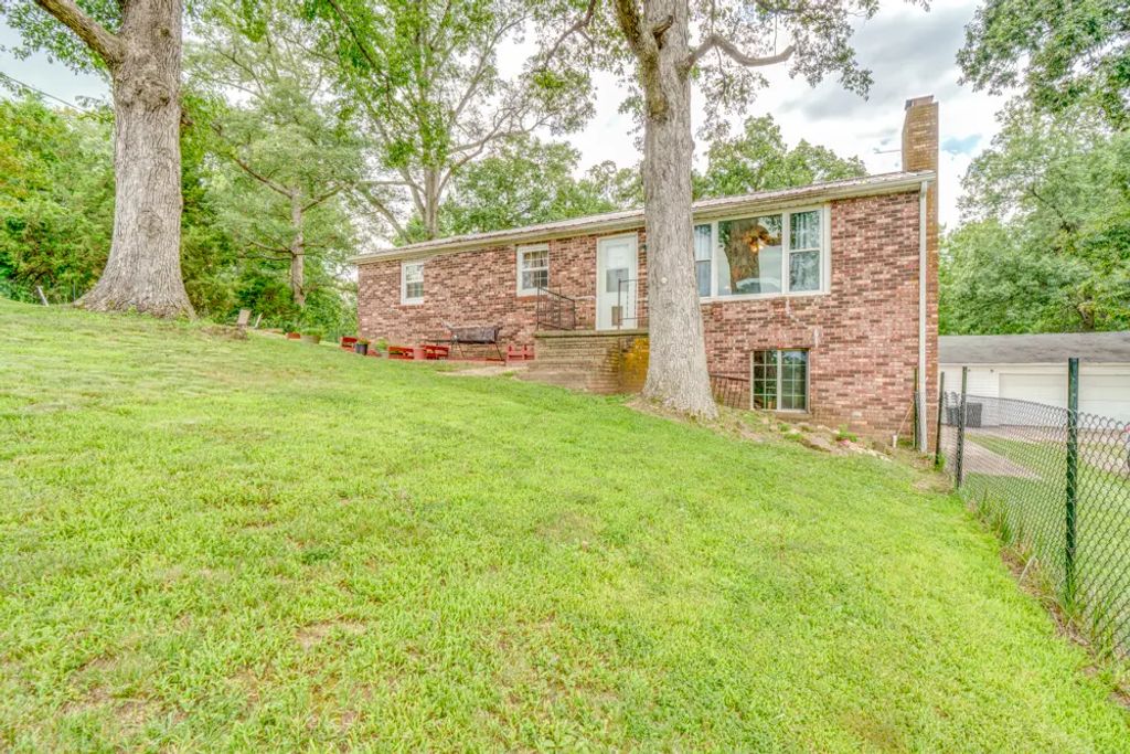 8841 N Triton Lane, Mt Vernon