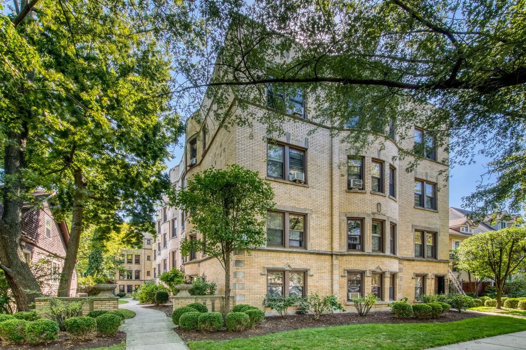 1923 W Estes Avenue 2s, Chicago