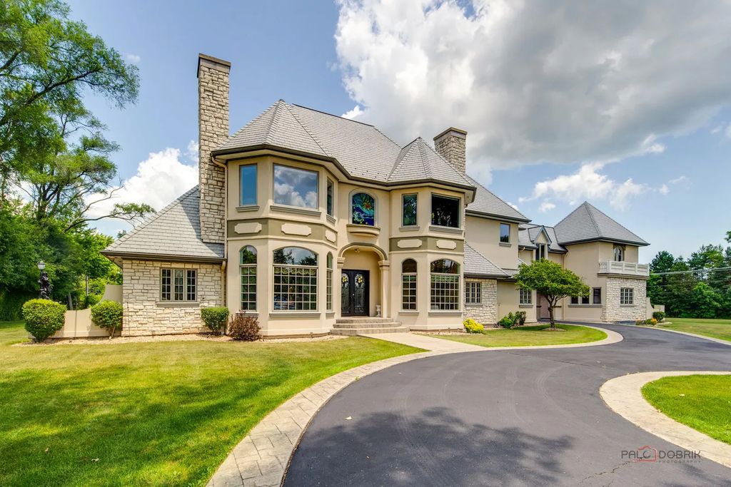 1130 Gavin Court, Lake Forest, 60045