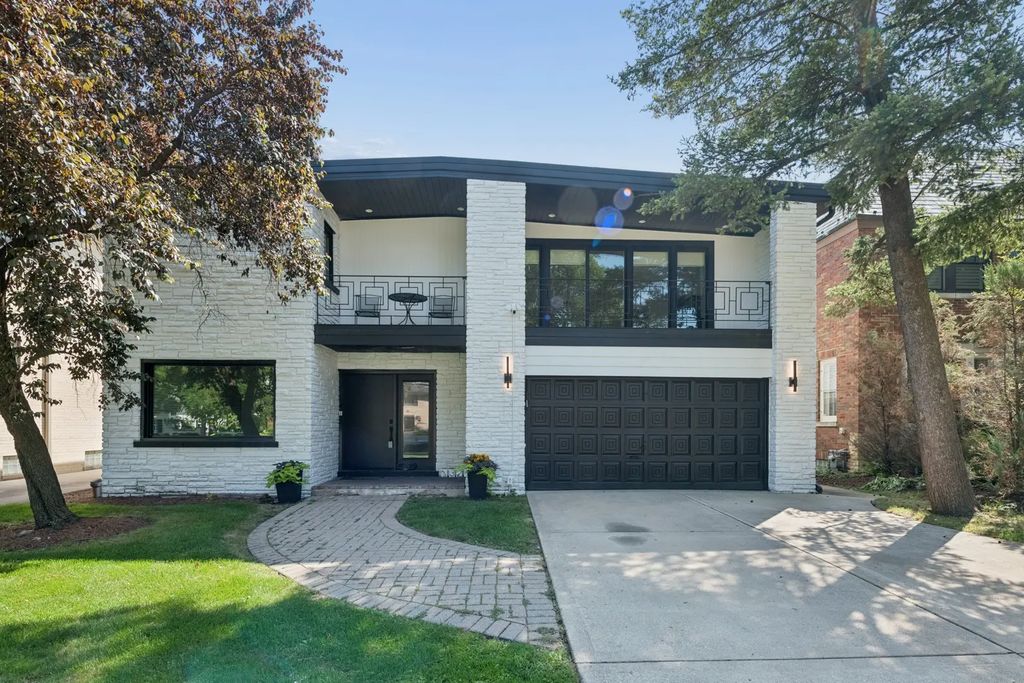 1329 Lathrop Avenue, River Forest
