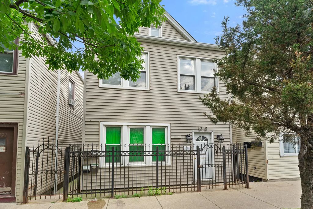 4318 S Hermitage Avenue, Chicago