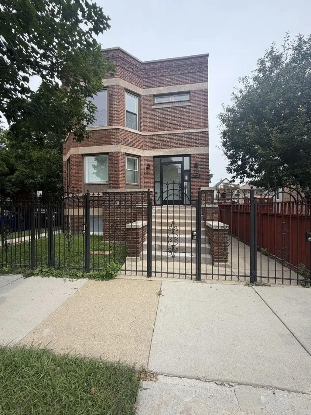 4040 W Roscoe Street F1, Chicago, 60641