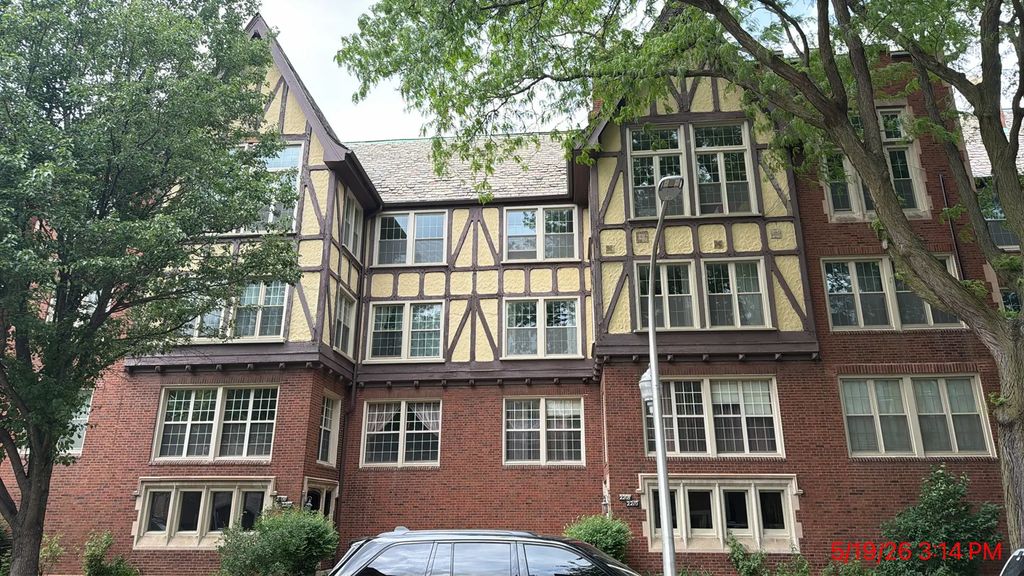 2200 E 70th Place 203, Chicago, 60649