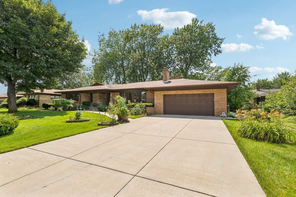 6444 N Kenton Avenue, Lincolnwood