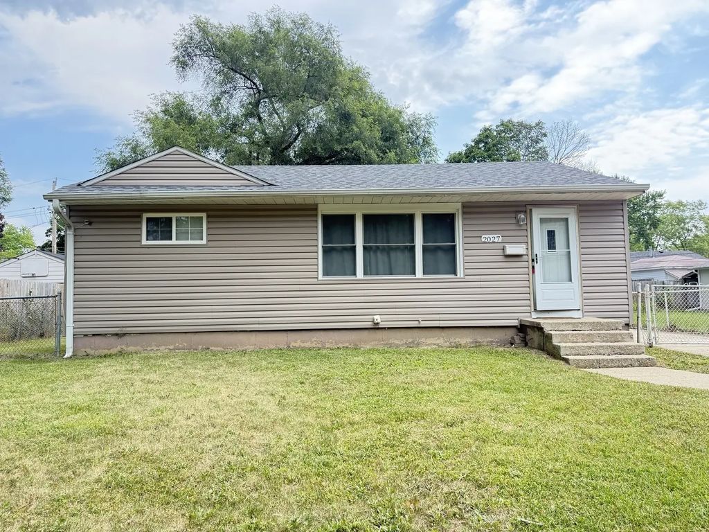 2027 Indian Road, Waukegan