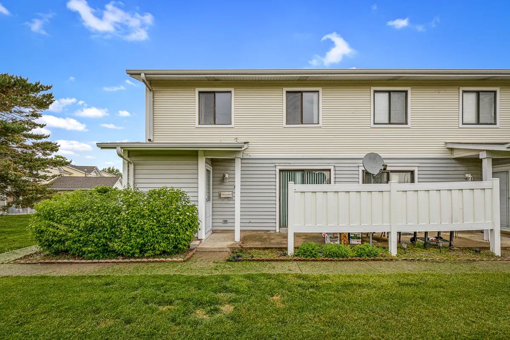 40 N Waterford Drive, Schaumburg