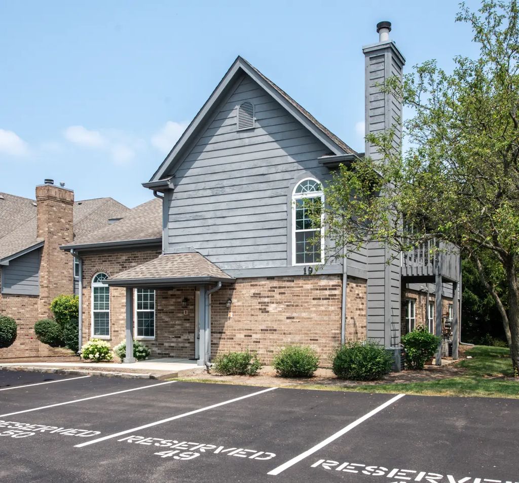 19 Foxcroft Road 203, Naperville