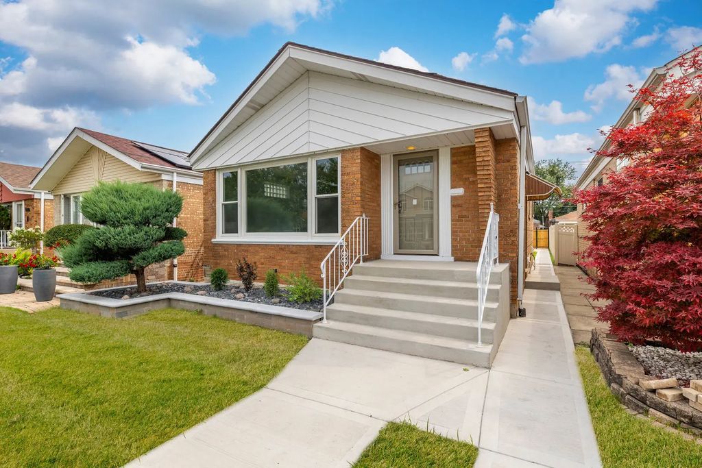 6031 S Moody Avenue, Chicago