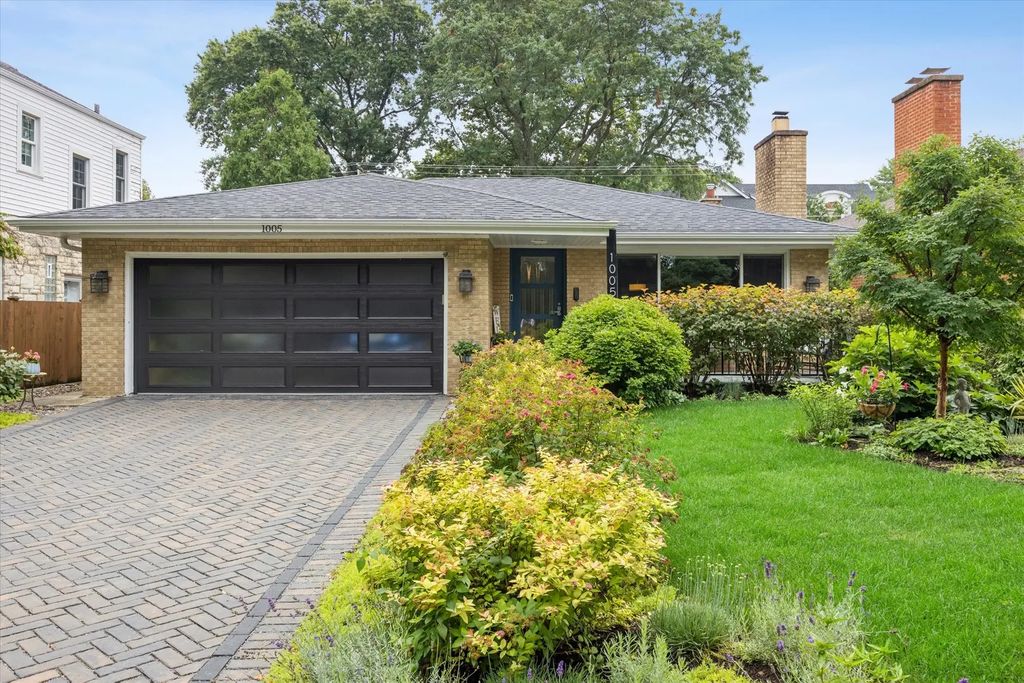 1005 S Brainard Avenue, La Grange
