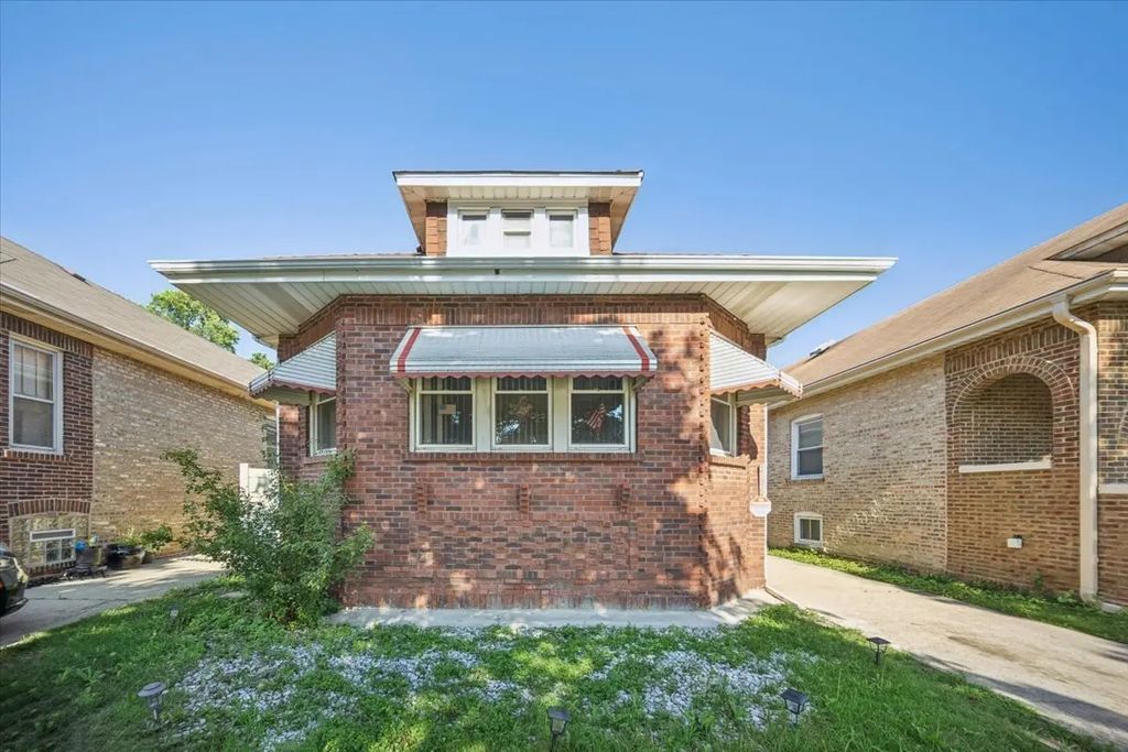 1637 S 10th Avenue, Maywood