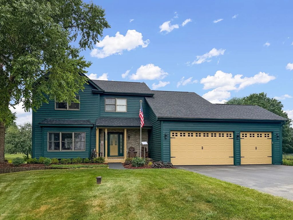 2313 S Hidden Trail, Spring Grove